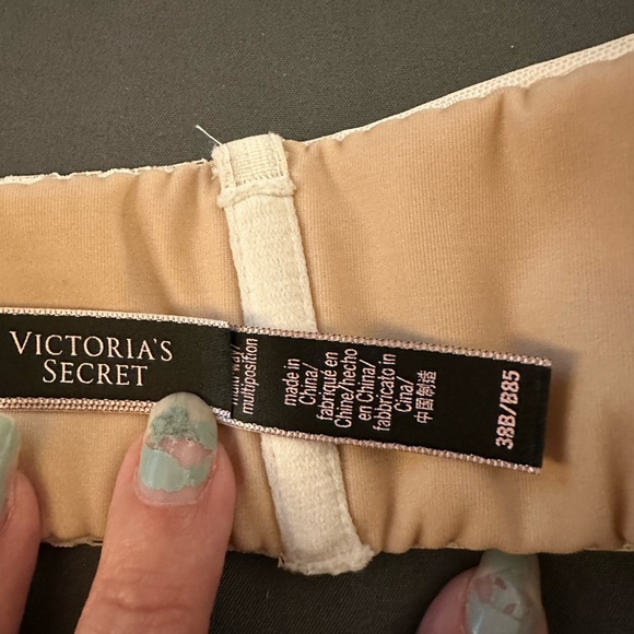 Victoria's Secret Cream Lace Strapless Bra - Picture 9 of 11